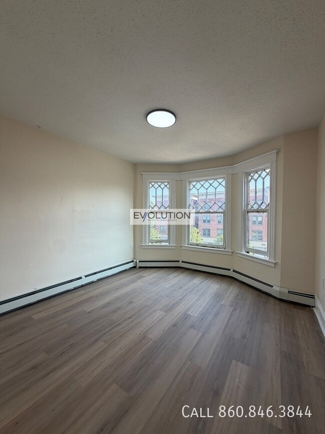 Building Photo - 906-908 Park St-3E
