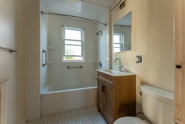 Building Photo - 87 Harnden Ave