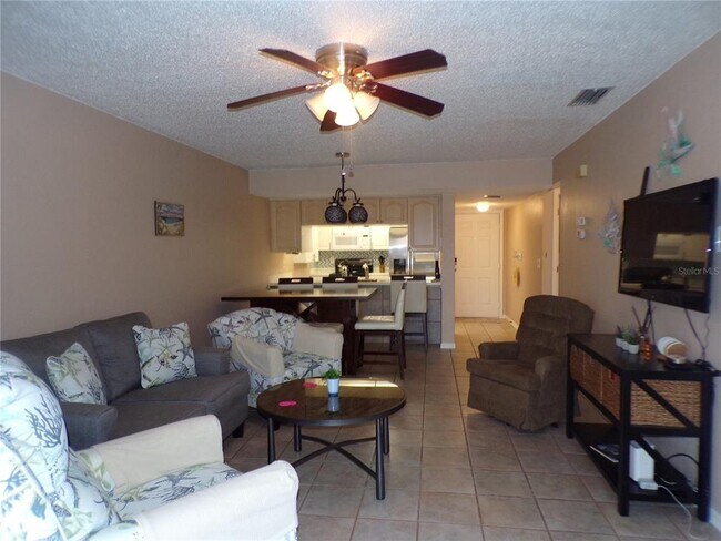 Building Photo - 4016 Oakview Dr