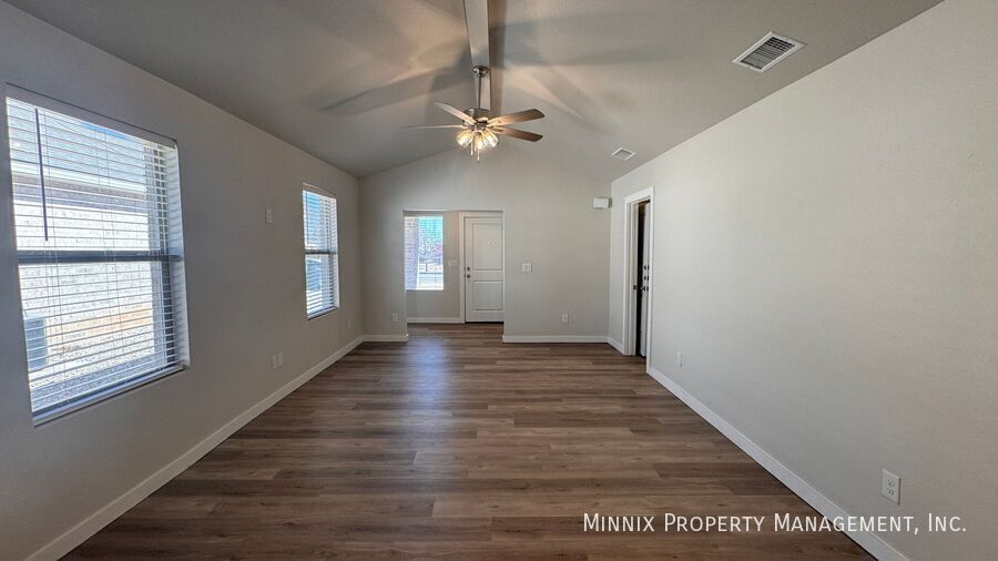 Building Photo - 7706 Elm Ave