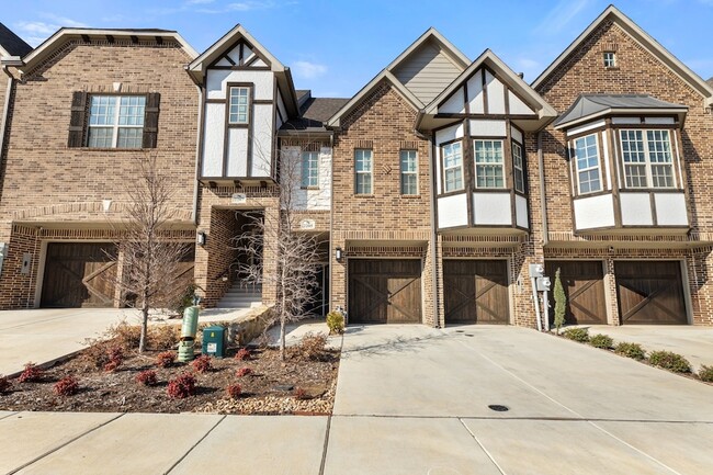 Building Photo - 2205 Southwick Dr