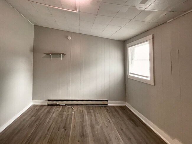 Building Photo - Cozy 1 bedroom Close to Campus