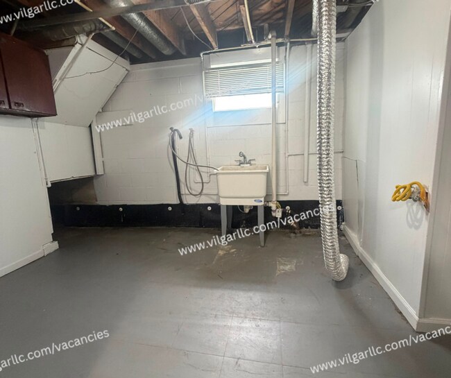 Building Photo - Newly updated 5 Bedrooms, 2- Bathroom Home