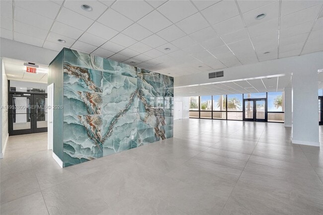 Building Photo - 2201 S Ocean Dr