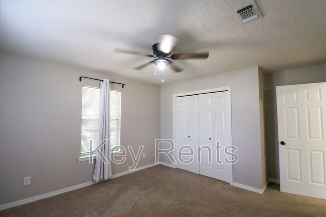 Building Photo - 9001 Thompson Dr