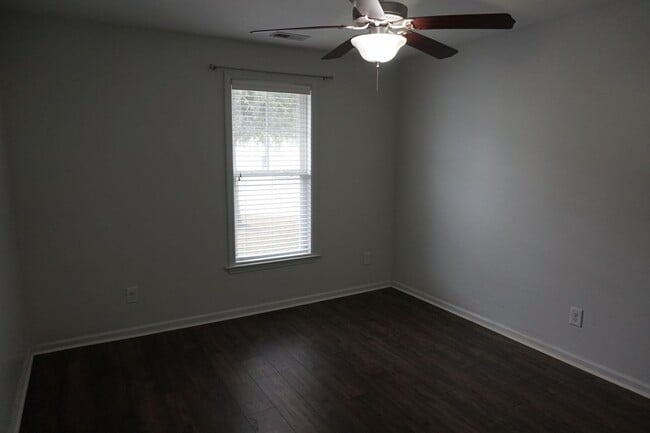 Building Photo - 3 Bedroom and 3 Full bathroom located The Village at the Glen within Carolina