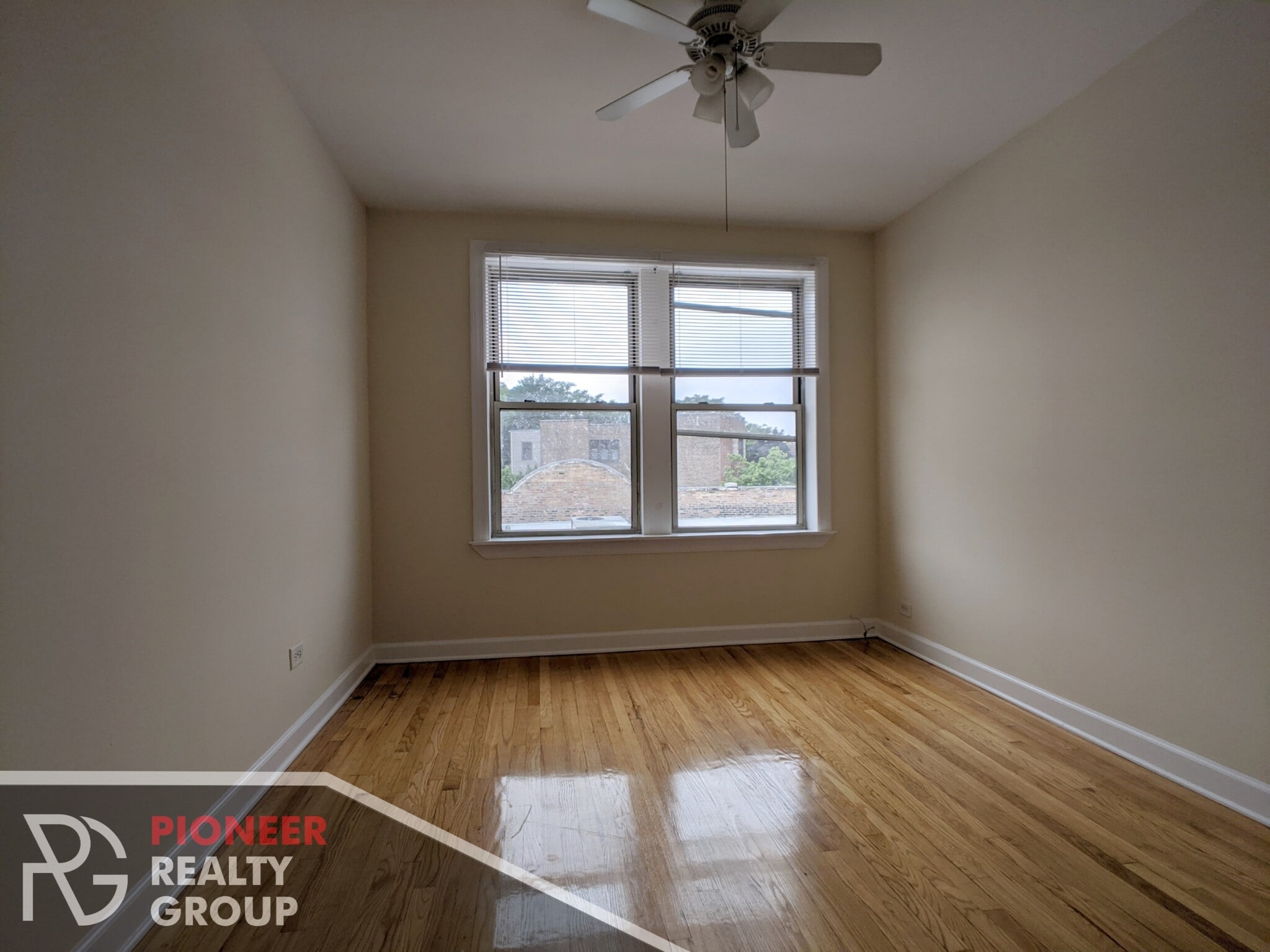 Building Photo - 555 W Aldine Ave