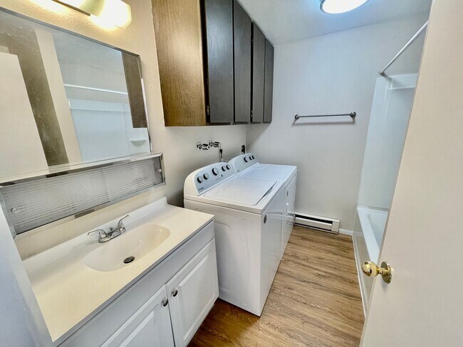 Building Photo - 5420 N Martin St