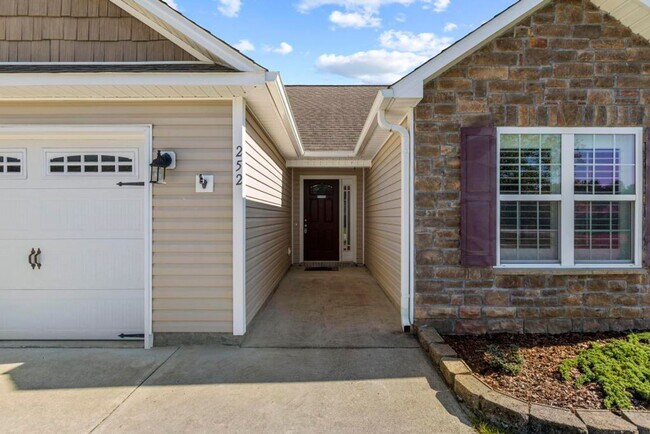 Building Photo - Beautiful home in great neighborhood!