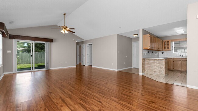 Building Photo - 112 Dusty Trail Ln