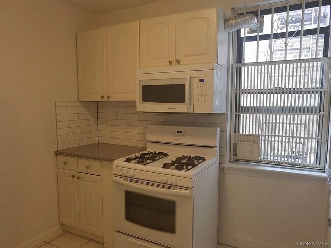 Building Photo - 2640 Marion Ave