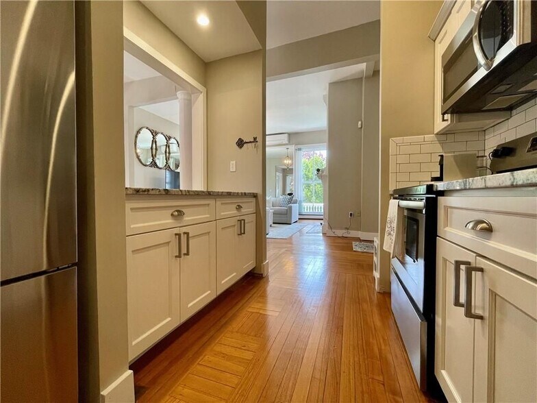 Building Photo - 541 Bellevue Ave