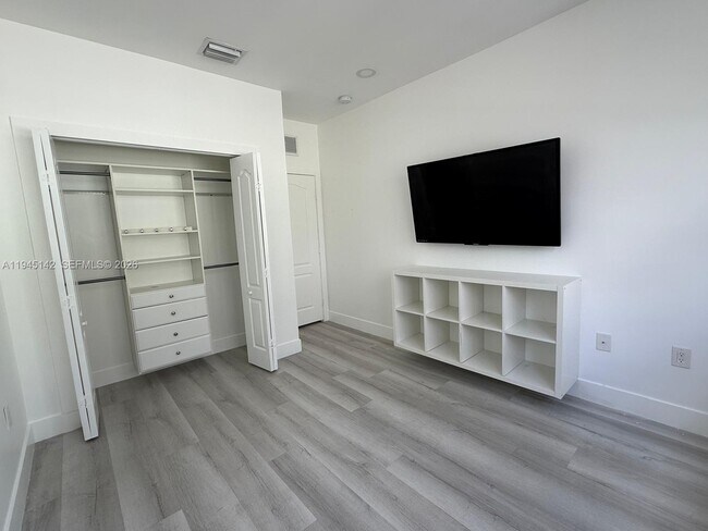 Building Photo - 11271 NW 84th St