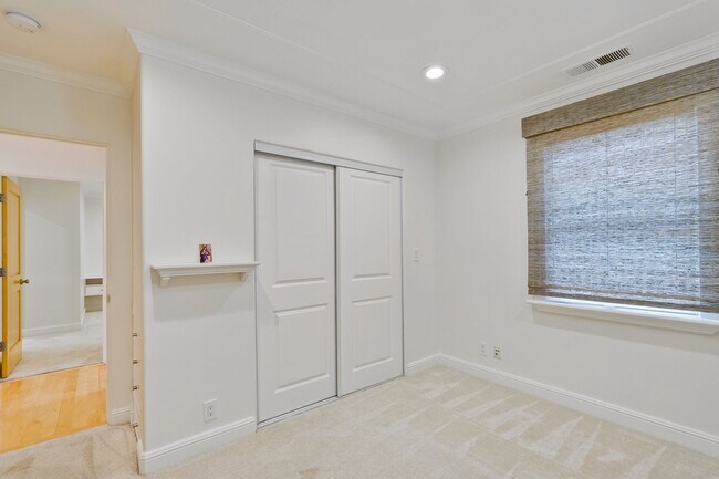 Building Photo - Quaint and Cozy One-Story Craftsman-style Home nestled in the sought-after Sunnyvale neighborhood...