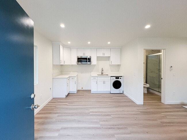 Building Photo - Claremont Pacifica Apts