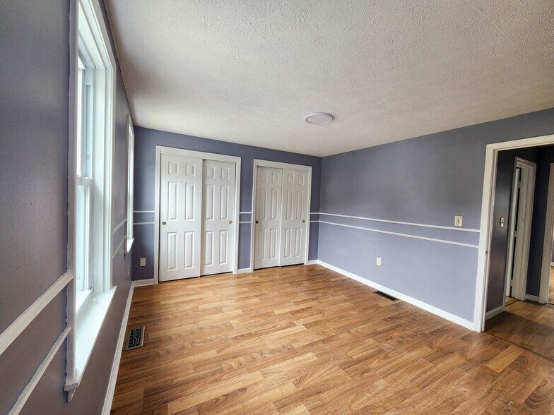 Building Photo - 67 Burgundy Dr