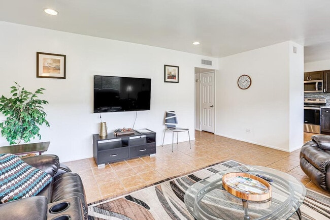 Building Photo - 6805 E 2nd St