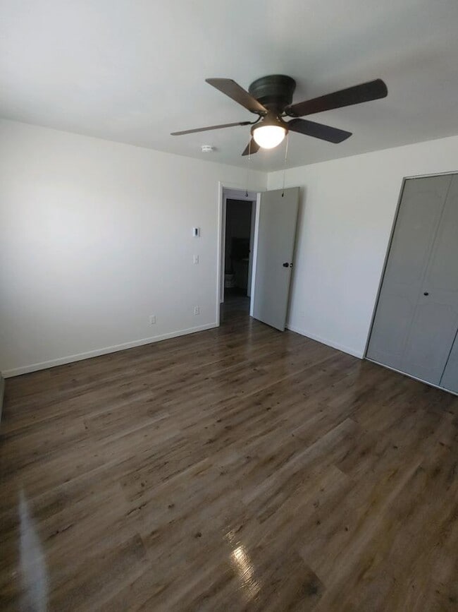 Building Photo - 5 Orchard Park