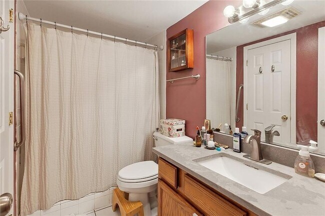 Building Photo - 2500 Houma Blvd