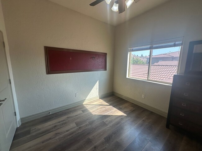 Building Photo - Bella Terrazza Condo