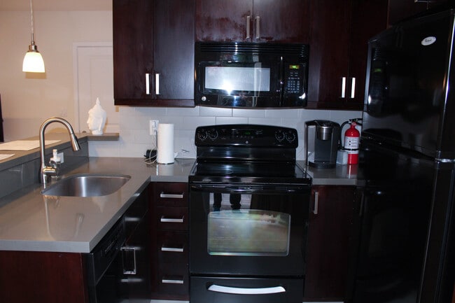 Building Photo - 2700 1st NE Ave