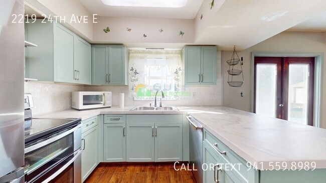 Building Photo - 2219 24th Ave E