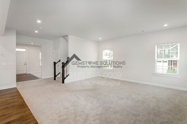 Building Photo - 3301 Somerset Ln