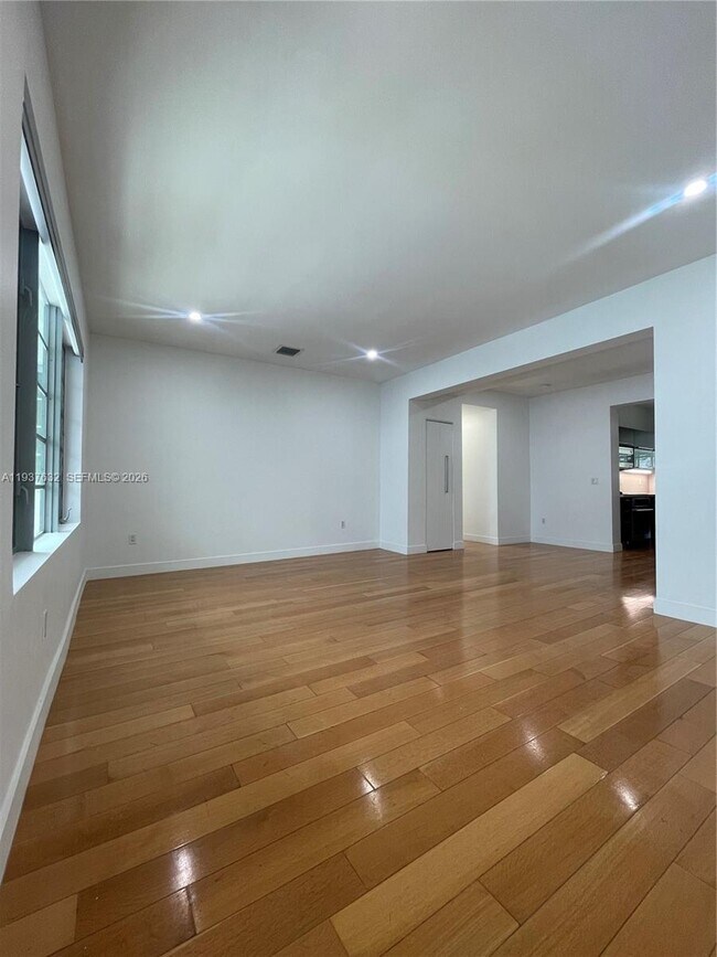 Building Photo - 2021 Meridian Ave