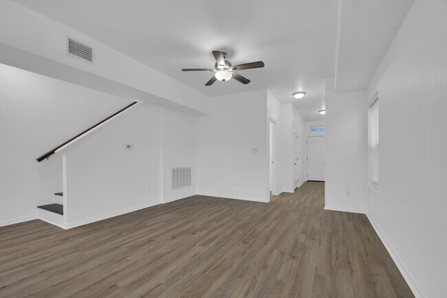 Building Photo - 1004 E Fannin St