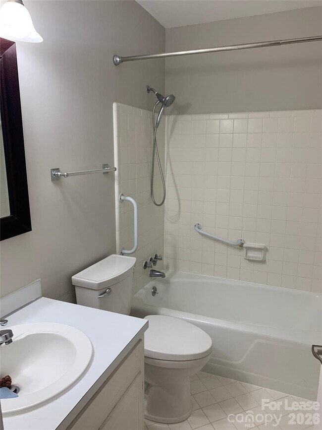 Building Photo - 1130 Cheddington Dr