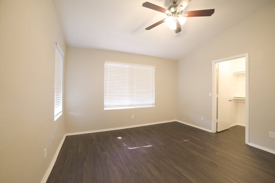 Building Photo - 8556 W Ocotillo Rd
