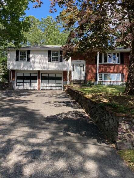Building Photo - 271 Ridge St