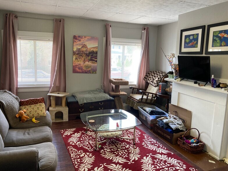 Living room - 178 Pennsylvania Ave