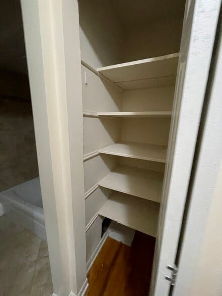 Building Photo - 880 N Milwaukee Ave