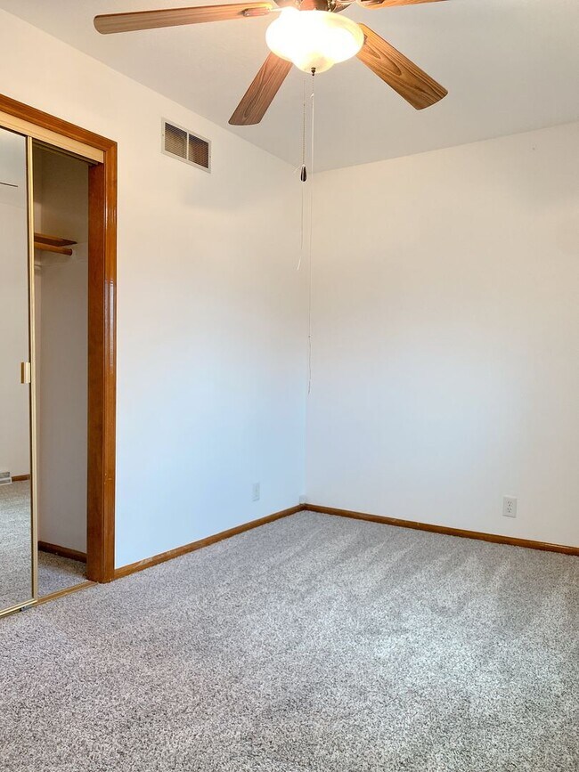 Building Photo - 3BD, 2BTH Bellevue Charmer Ready for YOU, $2,300!!