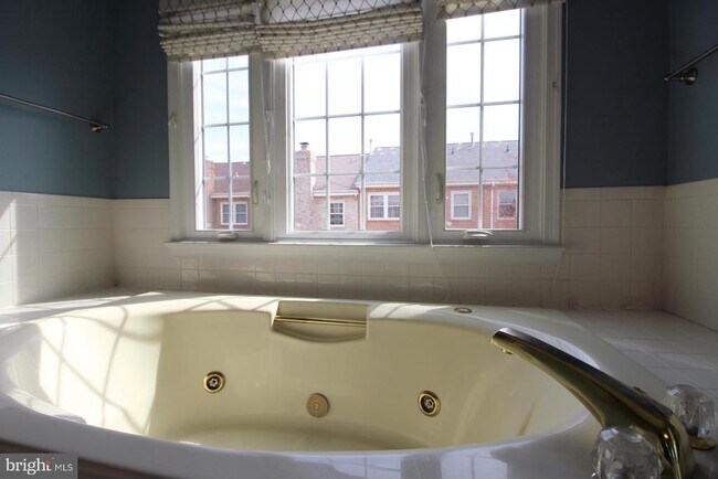 Building Photo - 6423 Little Potters Ln