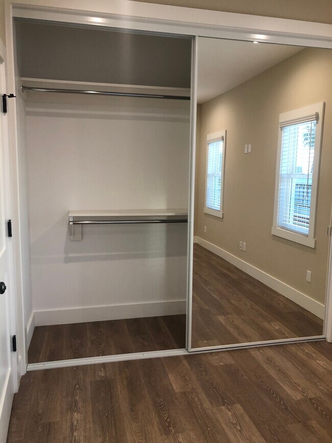 Building Photo - 2806 Ocean Dr