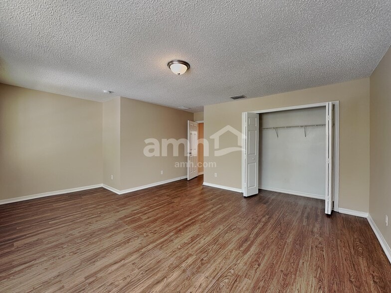 Building Photo - 1888 Vale Dr