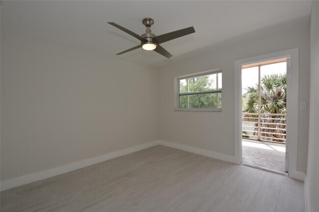 Building Photo - 1339 Ave