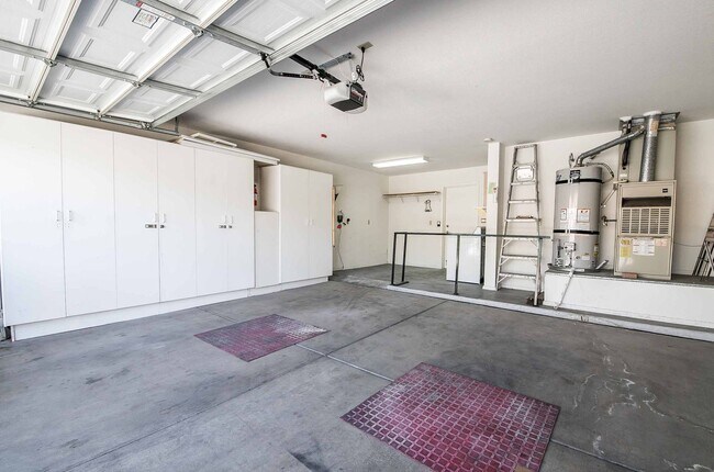 Building Photo - Sun City Summerlin - Golf Course Community...