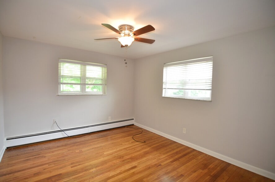 Building Photo - 5850 Robison Rd