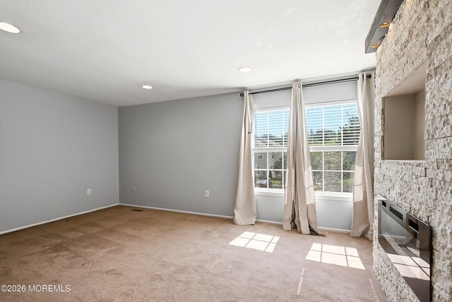 Building Photo - 702 Carnation Dr