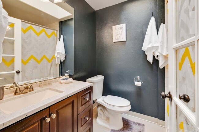 Building Photo - 2416 S Tiger Lily Dr