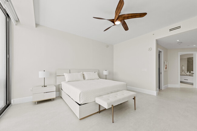 Building Photo - 3100 N Ocean Dr