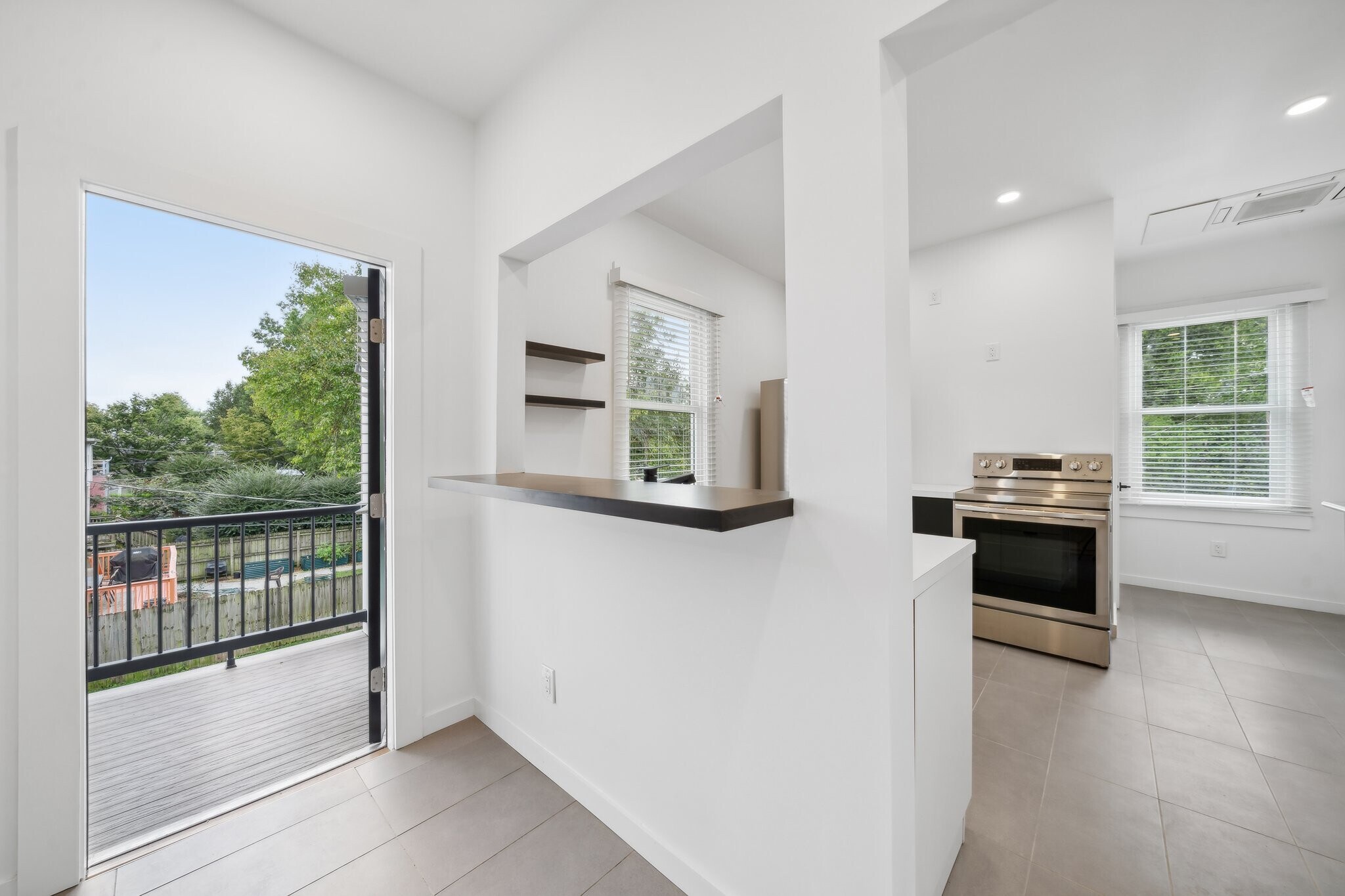Balcony - 2810 Griffin Ave
