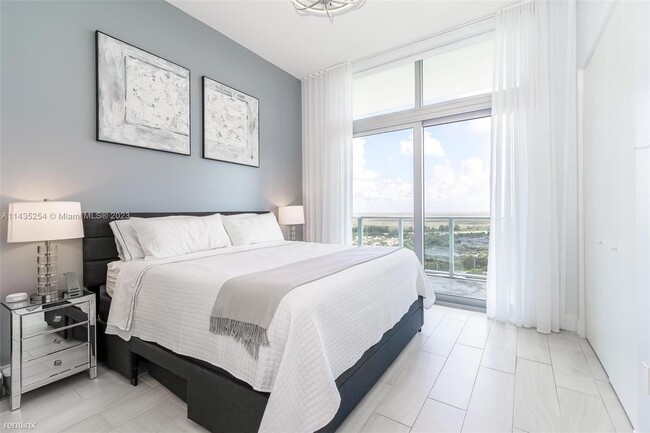 Building Photo - 3 br, 3 bath Condo - 2000 Metropica Way Ap...