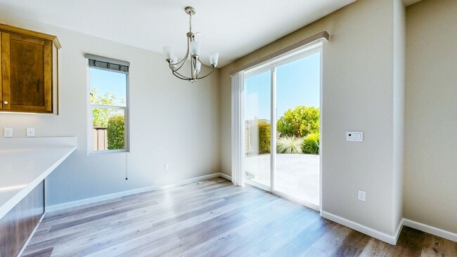 Building Photo - Rare Santa Rosa Four Bedroom house in Desi...
