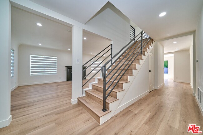 Building Photo - 347 S Highland Ave