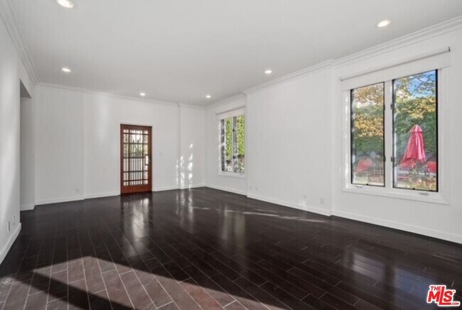 Building Photo - 1424 N Crescent Heights Blvd