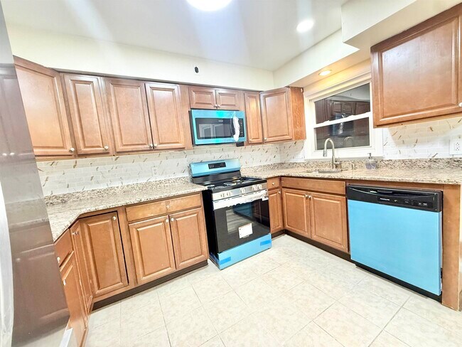 Building Photo - 588 Avenue A
